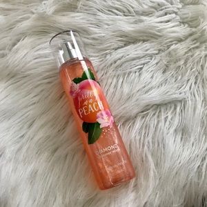 Pretty as a Peach Shimmer mist✨